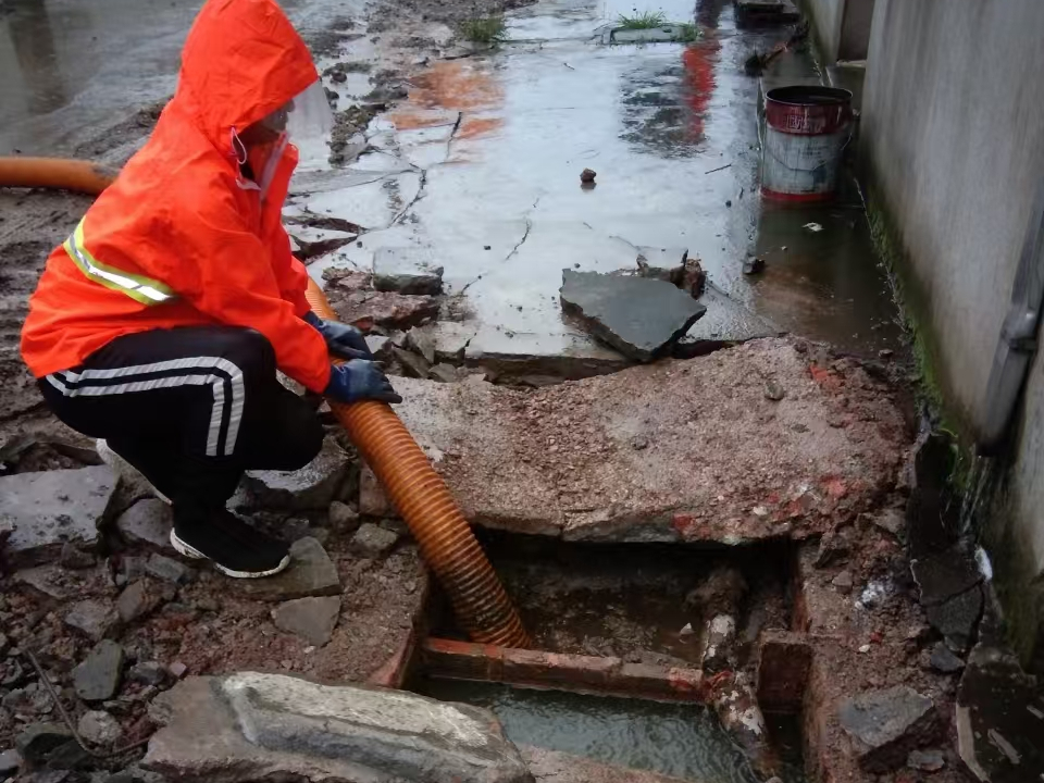 云和专业清理污水池 炜誉市政以规范流程守护城市 “肠道”